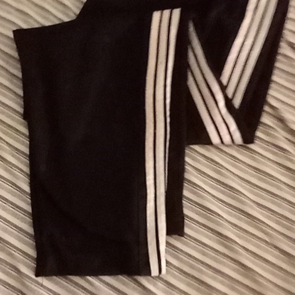 Adidas women's collection size small new color black and White outline for jog - Picture 6 of 9